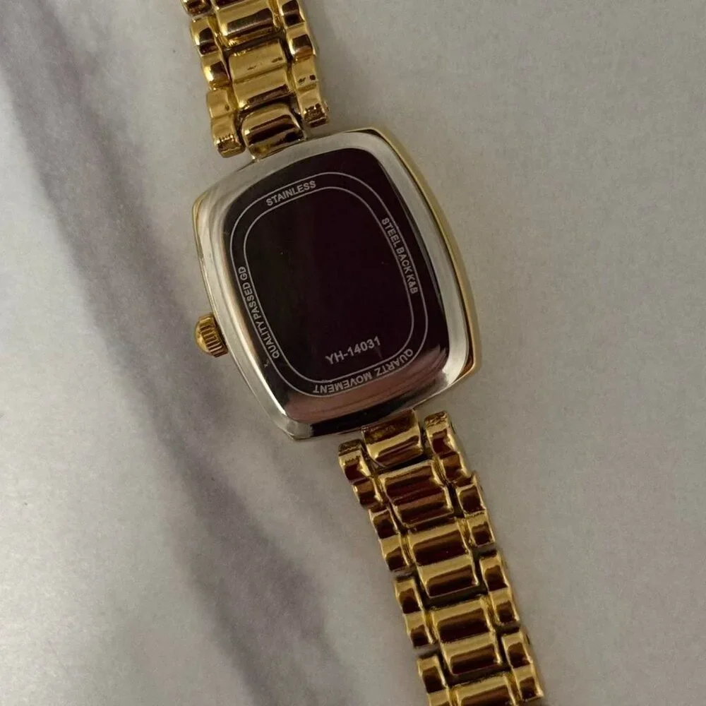 SKU0077‎ Gold Red dial Women Fashion Square Watch Stainless steel + gift bag